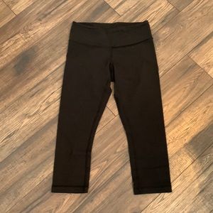 Lululemon Wunder Under crop leggings
